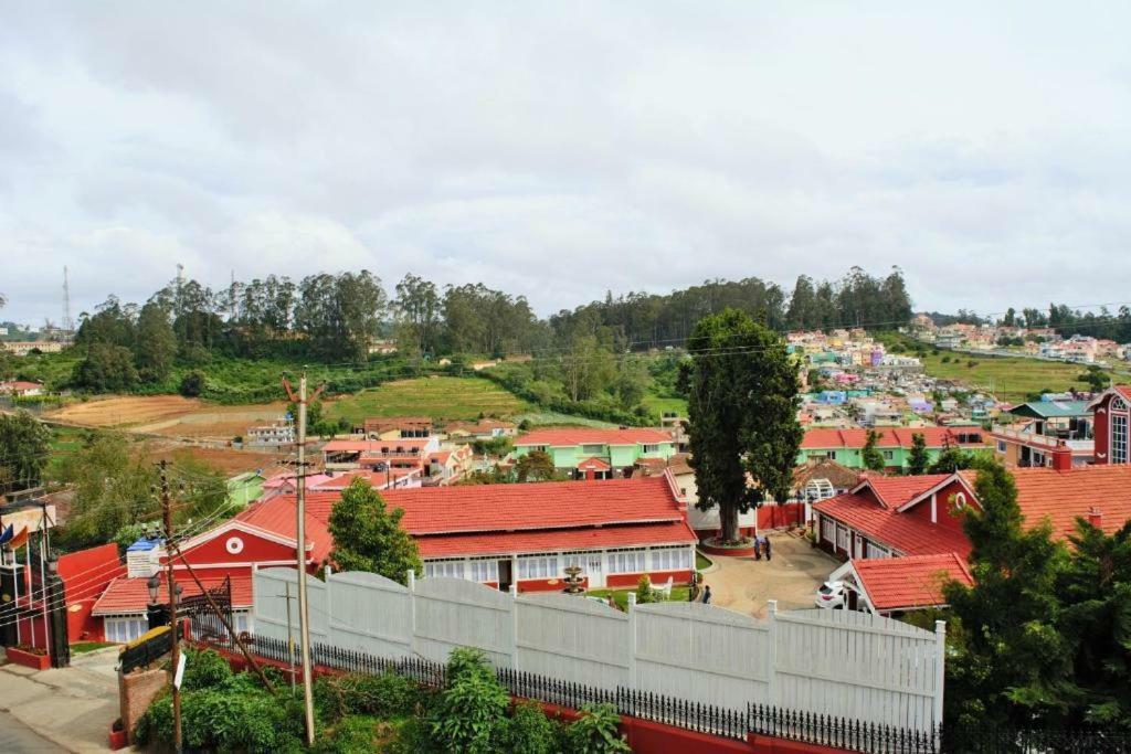 Pine Hill Suites Ooty Exterior photo